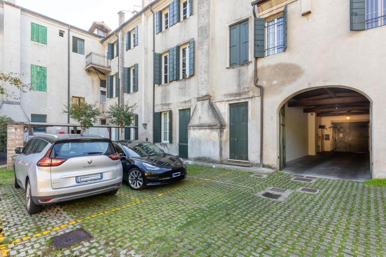 Casa Charleston In Palazzo Nobiliare Al Duomo Leilighet Padova Eksteriør bilde